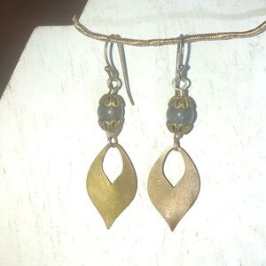 Stone tear-drop earrings
